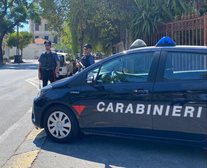 Sanremo: tentano di rapinare un giovane, tre marocchini arrestati grazie alle telecamere di sorveglianza