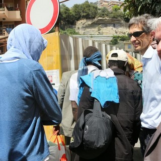 Ventimiglia: i migranti stanno mangiando alla Caritas, alle 17.30 riunione in Prefettura su come affrontare l'emergenza (Foto e Video)