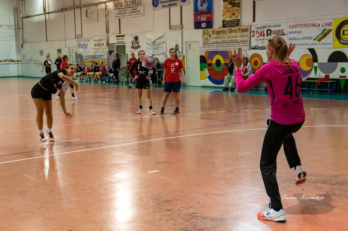 Pallamano: terza vittoria consecutiva per la San Camillo femminile, battuto il Mougins per 29-25