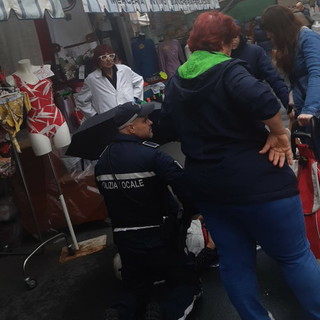 Sanremo: malore stamattina per una donna al mercato, mobilitazione di soccorsi e trasferimento in ospedale
