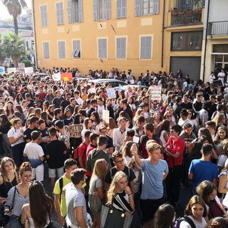 Imperia: gli studenti di Sanremo 'uniti' ai colleghi del capoluogo &quot;Fontanelle attive per non comprare bottiglie di plastica&quot;