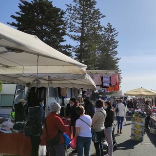 Le immagini dal mercato di Bordighera