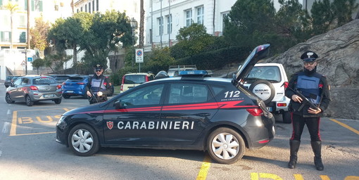Bordighera: 42enne ai domiciliari continuava a spacciare cocaina, ora è in carcere dopo l'arresto dei Carabinieri