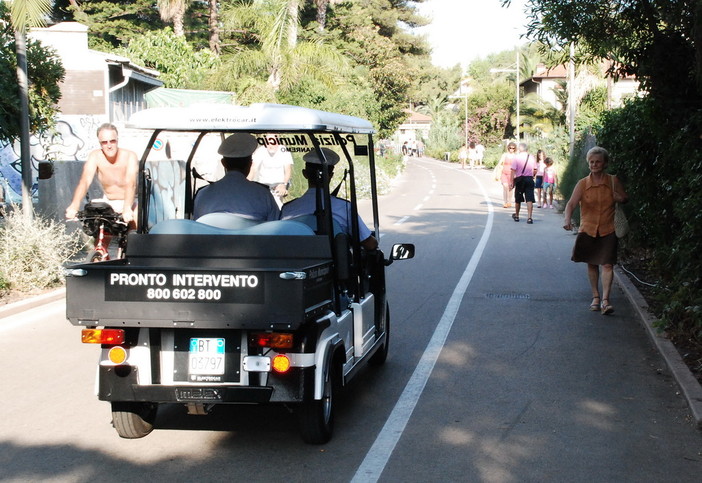 Sanremo: auto degli uffici ferme ma ci sono le auto 'blu', macchina elettrica dimenticata