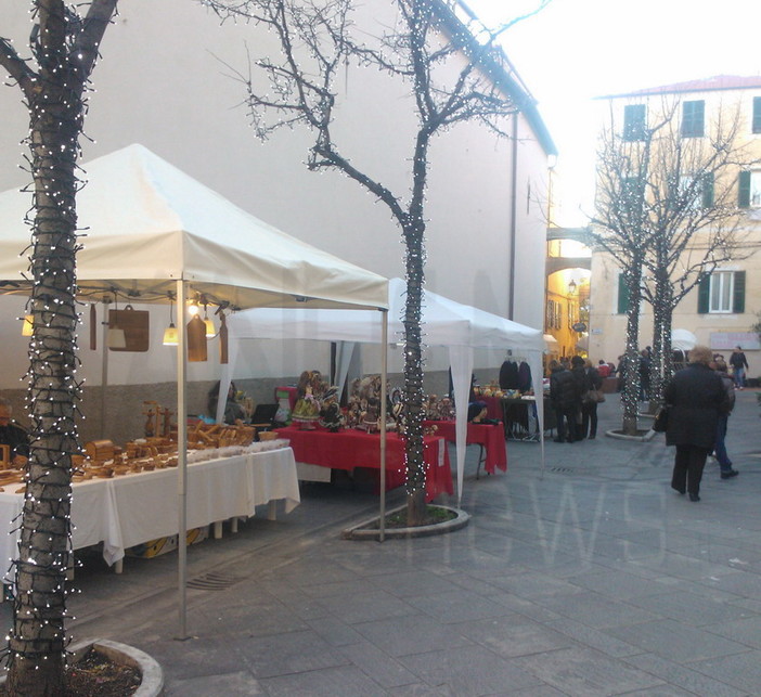 Domani classico appuntamento mensile per il mercatino di artigianato e produttori locali a Santo Stefano al Mare