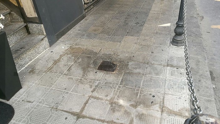 Sanremo: marciapiedi pericoloso in via Roma, le proteste di commercianti e passanti (Foto)