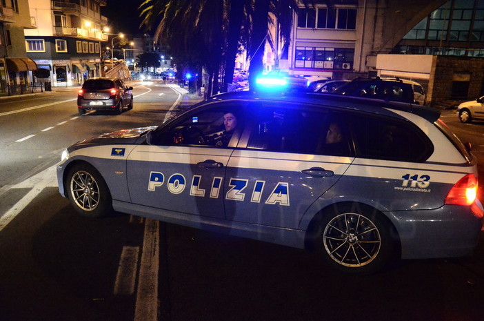 Ventimiglia: rapina ai danni di un 18enne, nella notte operazione lampo della Polizia. Fermati due tunisini per rapina e lesioni