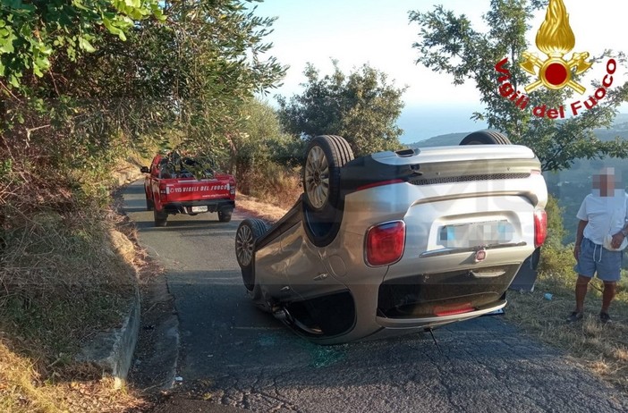 Pompeiana: si capotta con l'auto mentre viaggia col marito, donna in ospedale e lui illeso (Foto)