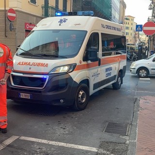 Imperia: 60enne si accascia mentre cammina con il nipote, mobilitazione di soccorsi in via Belgrano (Foto)