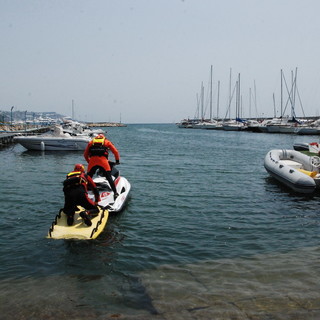 Sanremo: per prevenzione e sorveglianza in mare, anche quest'anno presidio dei Vigili del Fuoco con moto d'acqua