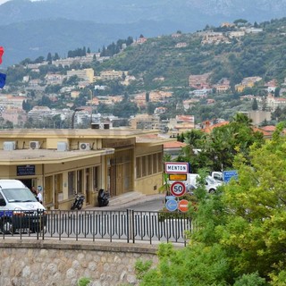 Su 'Le Monde': &quot;A Ventimiglia guerra di logoramento tra polizia e migranti&quot;, 835 migranti fermati in 5 giorni