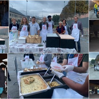 Ventimiglia, volontari donano pasti caldi e beni di prima necessità ai migranti: &quot;Aiutiamo il prossimo&quot; (Foto e video)
