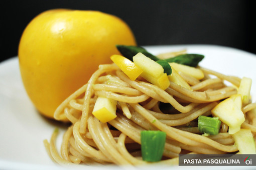 MercoledìVeg di Ortofruit: oggi prepariamo 'Pasta pasqualina con mela e asparagi'