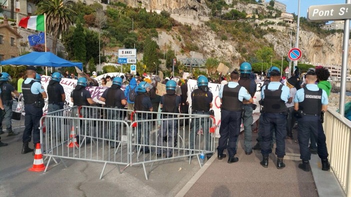 Questione migranti: il presidente della Regione Toti chiede un rinforzo di Polizia al confine italo-francese di Ventimiglia