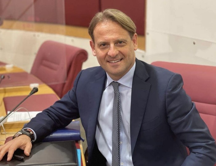 Dall’arancione all’azzurro il risultato non cambia, intervista all’assessore regionale Marco Scajola: “Sono un ‘politico operaio’ e il 2025 sarà un anno di cantieri”