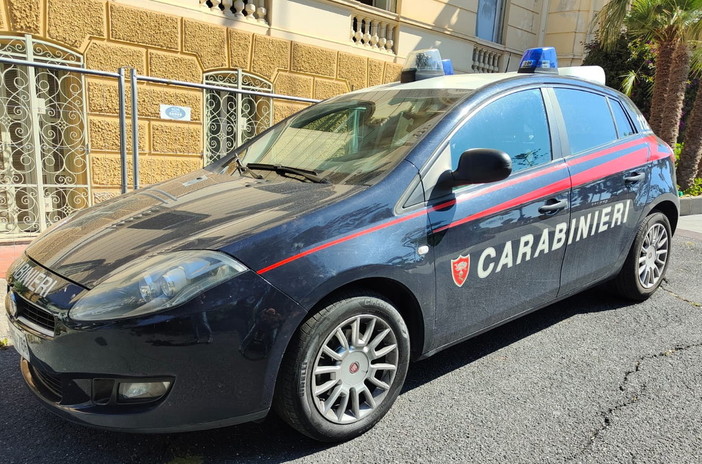Sanremo: donna rapinata in pieno centro, i Carabinieri recuperano la refurtiva in poche ore