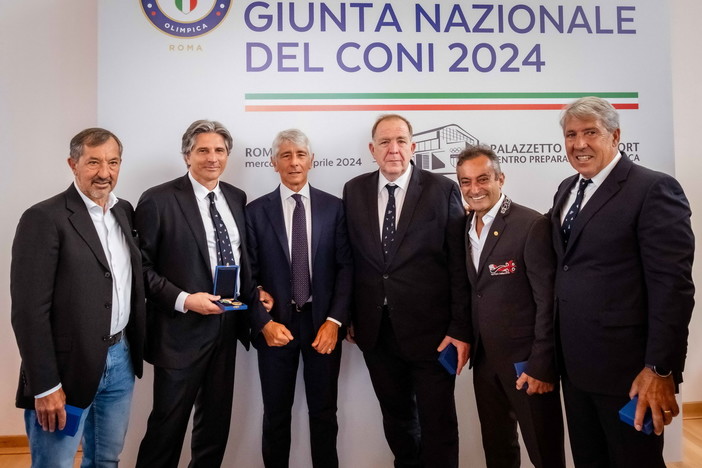 Ventimiglia: Marco Cornacchia con l’equipaggio del Moro di Venezia insigniti della medaglia d‘oro al valore atletico del CONI