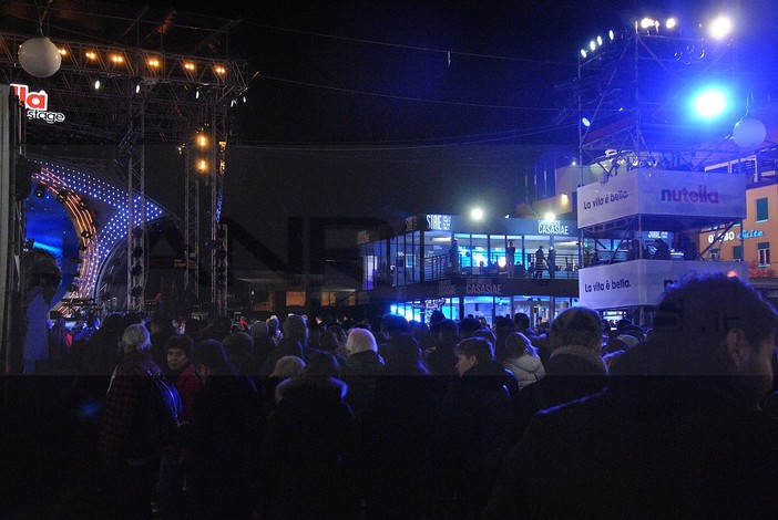 Le prove in Piazza Colombo: Mika e il batterista sanremese Steve Foglia