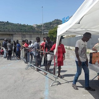 Ventimiglia: una raccolta fondi on line per l'infopoint Upupa che aiuta i migranti nella città di confine