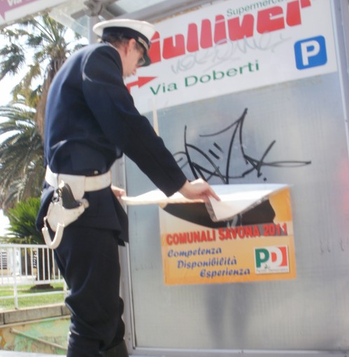 Attacchinaggio pre elettorale: 5 Stelle denuncia nuovi manifesti abusivi