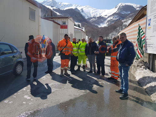 Viabilità nel caos: i lavoratori Fincosit ancora in presidio al Colle di Tenda “Cittadini, unitevi alla nostra protesta” (Foto e Video)