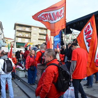 I dipendenti Tim del Nord-Ovest in piazza a Sanremo per protestare contro i tagli dell'azienda (Foto e Video)