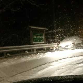 Sanremo: la pioggia di questa mattina ha liberato le strade sulla costa, neve nell'entroterra