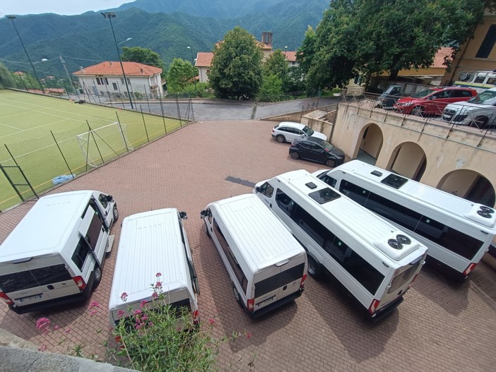 Regione Liguria: dal Psr fondi utili allo sviluppo dell'entroterra, oggi la consegna degli scuolabus a Triora