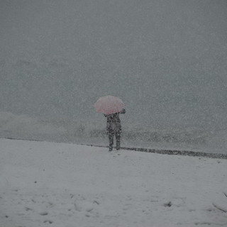 Allerta meteo fino a domani sulla nostra provincia: in arrivo la neve questa sera, i Sindaci consigliano di stare a casa (Aggiornamento e Video)