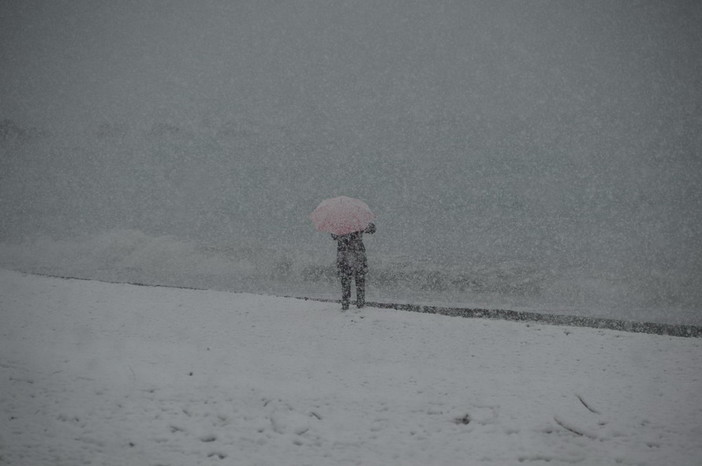 Allerta meteo fino a domani sulla nostra provincia: in arrivo la neve questa sera, i Sindaci consigliano di stare a casa (Aggiornamento e Video)