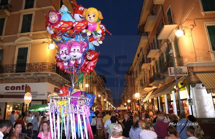 Bordighera: grande successo per la 'Notte Rosa', i ringraziamenti della Confcommercio