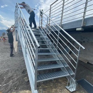 Ventimiglia: ecco le nuove scale di accesso alle spiagge, sono state installate oggi (Foto)