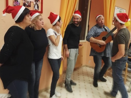 Sanremo: in attesa del Natale pomeriggio di allegria alla casa degli anziani Borea con i giovani di Coldirodi