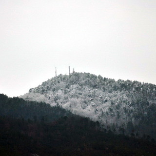 Neve a monte Bignone, alle spalle di Sanremo