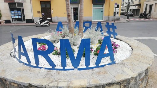 Restyling della rotonda ad #Arma di Taggia ed esplode la polemica: botta e risposta tra Sindaco e cittadini (Foto)