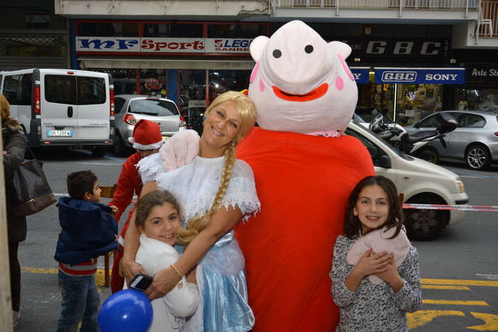 Sanremo: festa di Babbo Natale in via Pietro Agosti, i ringraziamenti di Francesca, Vanessa e Angela