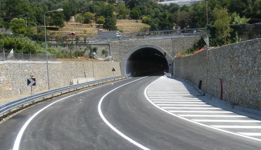 Sanremo: almeno per oggi viene promossa la nuova viabilità in piazza Eroi, arrivano i parcheggi al Borgo