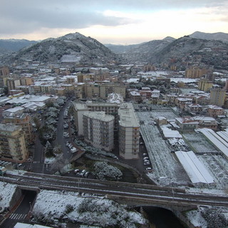 La 'cartolina' di ieri dopo la nevicata tra Vallecrosia e Ventimiglia (sotto le foto di Camporosso)