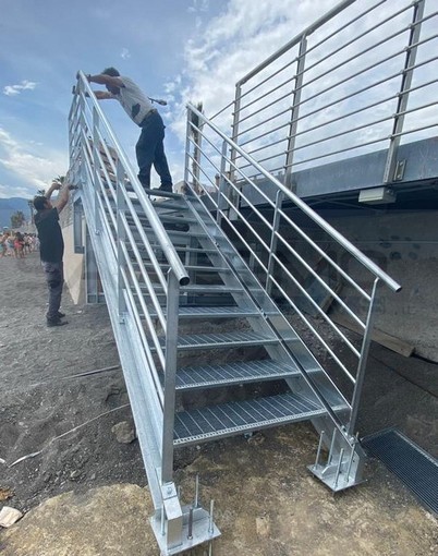 Ventimiglia: ecco le nuove scale di accesso alle spiagge, sono state installate oggi (Foto)