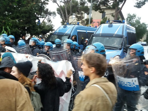 Ventimiglia: ieri manifestazione non autorizzata dei 'No Border', i partecipanti verranno tutti denunciati