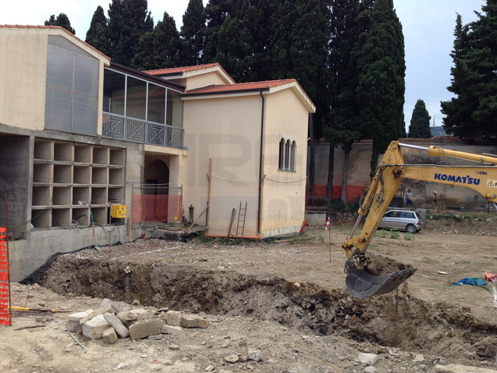 Diano Marina: iniziati i lavori al Cimitero, Za: &quot;Circa 150 nuovi loculi e un campo di inumazione in terra. L'intervento terminerà entro fine anno&quot;