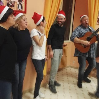 Sanremo: in attesa del Natale pomeriggio di allegria alla casa degli anziani Borea con i giovani di Coldirodi