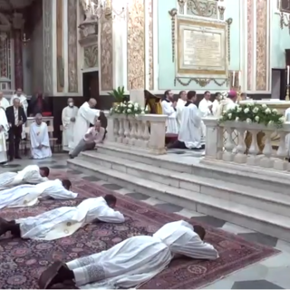 La Diocesi di Ventimiglia – Sanremo è ancora in festa per la straordinaria ordinazione di 3 nuovi presbiteri e di un diacono (Video)