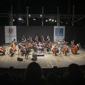 Olden in concerto con l'Orchestra Sinfonica di Sanremo all'auditorium Alfano