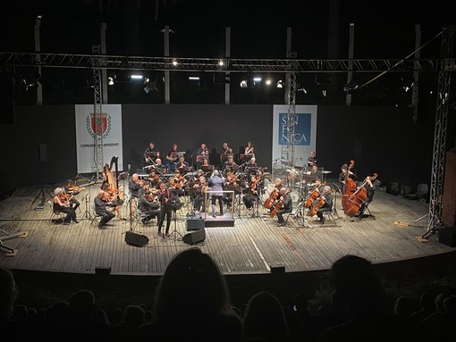 Olden in concerto con l'Orchestra Sinfonica di Sanremo all'auditorium Alfano