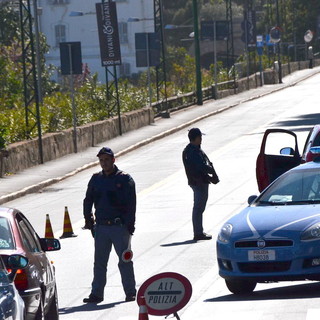 Sanremo: 'Senza fretta... senza tregua', nuovi posti di blocco della Polizia, fermate molte auto