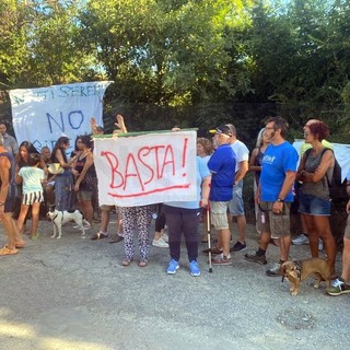 Genova: a Prà la protesta in strada contro la Rems di via Fedelini a poche ore dall’arrivo di Luca Delfino