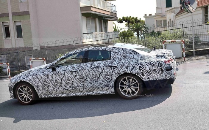 Sanremo: prototipi di nuove auto Mercedes in prova sulle strade della provincia, le immagini di Tonino Bonomo