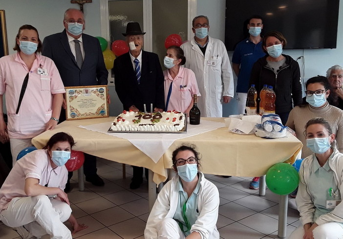 Vallecrosia: la RSA Casa Rachele festeggia i 100 anni del signor Pasquale Sicari