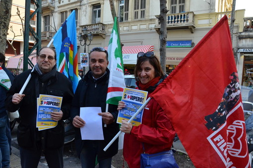 Sanremo: protesta dei dipendenti Carrefour in corso Garibaldi, Scialanca &quot;Apertura h24 senza senso nelle nostre zone&quot; (Foto e Video)